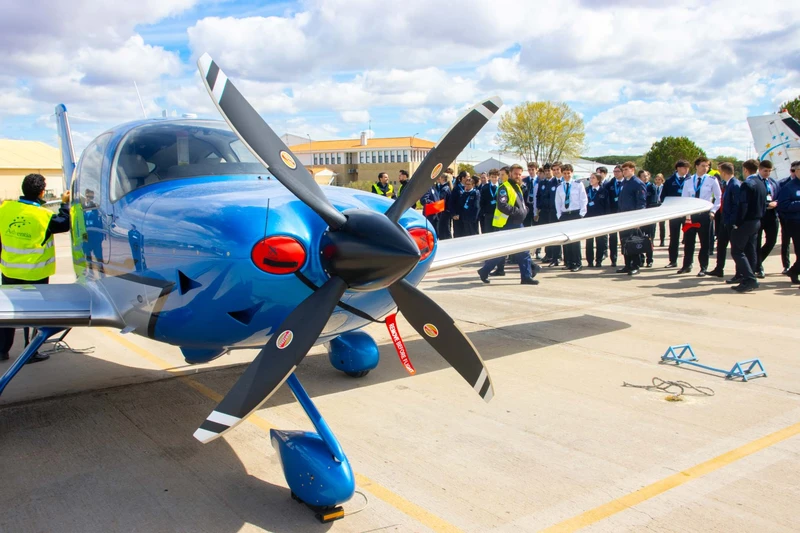 Uno de los nuevos aviones Cirrus SR20 G7